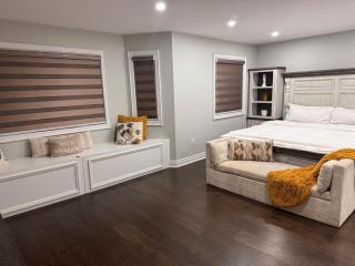 Elegant escape 4BR with POOL TABLE -Airport 20 min - 4