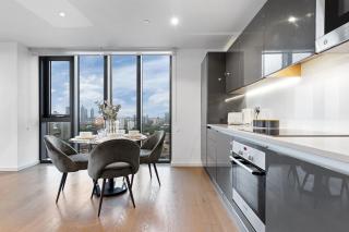 Sky High Luxury 2 Bed Flat with Jaw Dropping Views - 1