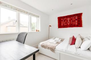 New! Peaceful 2BR House with Garden, Zone 2 - 6