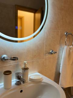 Hestior Top Floor Apartment, Downtown & Mountain View - 1