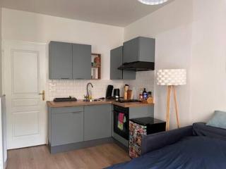 Joli studio au rdc avec cour - 2