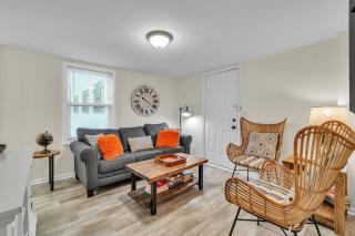 Walk Downtown Parkside City View Beautifully Remodeled - 7
