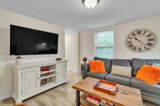 Walk Downtown Parkside City View Beautifully Remodeled - 2