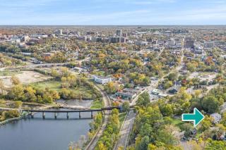 The Glamorous Townhome by Granger Gardens - Ann Arbor - 2