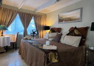 The Flamingo Suite at Frederick's Place - 8