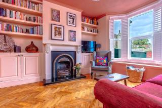 Family Home by Victoria Park, Garden, Free Parking - 0