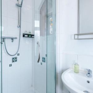 2 Bed Apartment ,Sea Views - Blackpool - 5