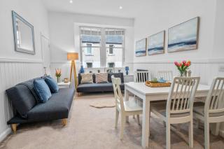 Elegant 3BD Escape - Perfect Central Location - 0