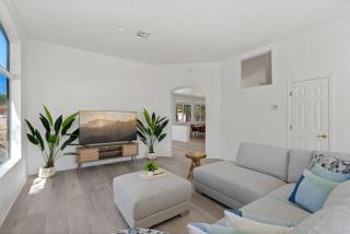 Catalina Pool-side Hideaway 4 Bed 3 Bath - 4