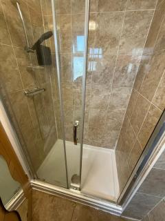 2 Bedroom Guest House Near Beach - Llanelli - 9