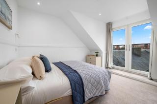 Breathtaking Sea Views - Luxury 2 BD Apt - 5