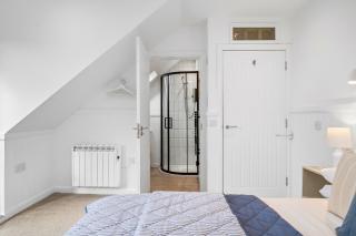 Breathtaking Sea Views - Luxury 2 BD Apt - 3