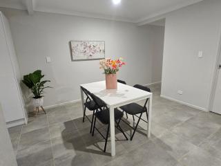 Harristown Modern Retreat - Family & Group Friendly - Harristown - 4