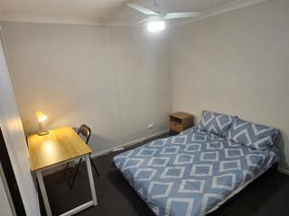 Harristown Modern Retreat - Family & Group Friendly - Harristown - 3