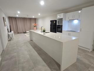 Harristown Modern Retreat - Family & Group Friendly - Harristown - 2