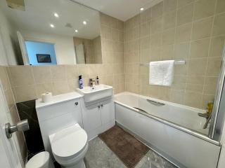 Riverview Stunning Apartment 3Bedroom, 2Bathroom, Balcony, Parking - Londra - 5