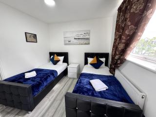 Riverview Stunning Apartment 3Bedroom, 2Bathroom, Balcony, Parking - 4