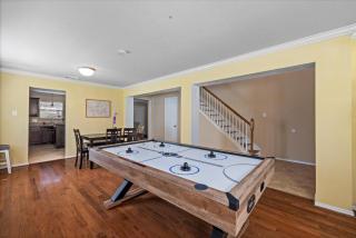 Hot Tub Htown Getaway Yard Bbq Air Hockey Wifi - 4