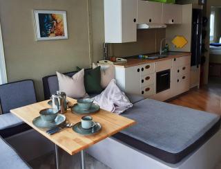 Traumhaus-auf-dem-Wasser-Modernisiertes-Hausboot-13-x-4-m - Kützkow - 9