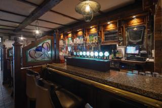 Dooly's Hotel - 1