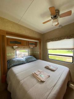 Glamping- Fifth Wheel RV Getaway - 9