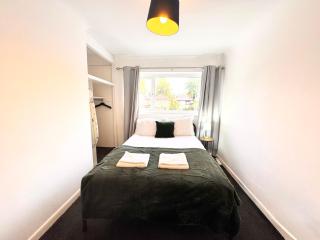 Central Modern Flat in Southampton, Sleeps 5, Free Off-Road Parking, Close to Hospital, Cruise terminal and Centre, Great for contractors, friends & families - 4