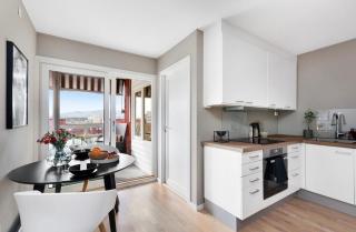 3-room available August 28 - September 21 - 1