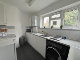 Stylish & Spacious 3BR Flat Near Stockwell - 1