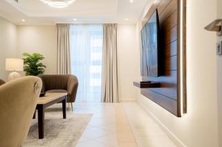 Charming 1br With Sea & City Views - 2