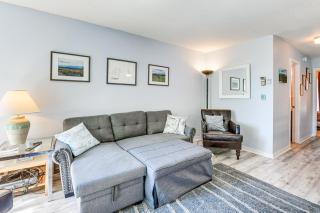 Less Than half Mi to Sugarbush Resort Condo with Deck! - Warren - 4