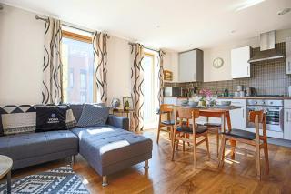 Charming Apartment - City Centre - Free Parking, Self-Check-In, Balcony and Smart TV with Sky TV and Netflix by Yoko Property - Milton Keynes - 7