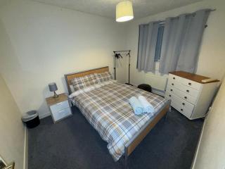 John Lennon airport guests house - - 3