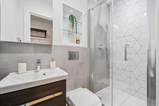 Luxury Apartment - West Wimbledon with Cinema & Game Room, Gym, Parking - 2
