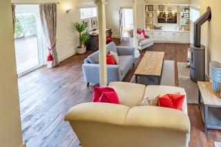 Coach House with Hot Tub in Idyllic Nowton - - 2