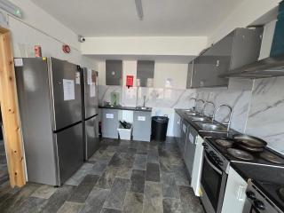 Rooms by Southgate Station Budget Mid to Long Term Stay - 5