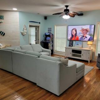 Stunning Beach Cottage! Hot Tub and Pet Friendly! Sleeps 6! - 7