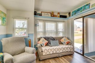 3 Mi to Ft Myers Beach Coastal Home Near LeeTran! - 8