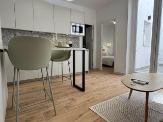 Deanes Califa Suites - 0