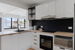 Surfbeach Cottage - 1