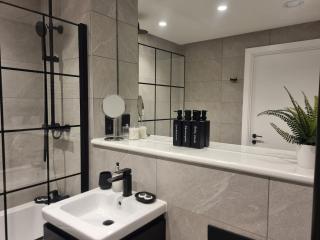 2 Bed Apartment, Manchester City Centre! - 6