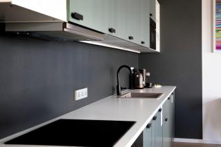 Skyline Flat near City Center by Richies - 4
