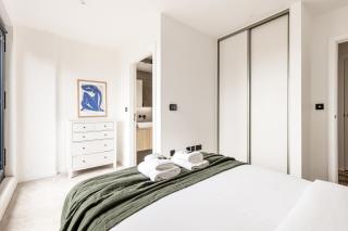 New! Central 2BR Flat with Balcony in Whitechapel - 5