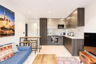 New! Central 2BR Flat with Balcony in Whitechapel - 8