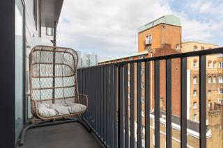 New! Central 2BR Flat with Balcony in Whitechapel - 1