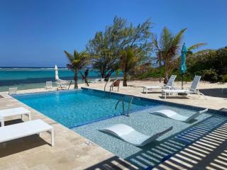The Sand Dollar Ocean View Studio Cottage in East End - 8