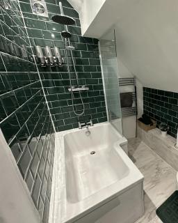 Serene 3BR House - Hot Tub - Near Castle, National Justice Museum, Lace Market - Free WiFi & Parking - Sleeps 6 - 5