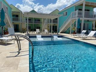 The Starfish Oceanfront Studio Cottage in East End - 6