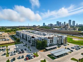 05 Downtown FW 1BR, Luxury Living with Resort Style Pool and Gym - 4