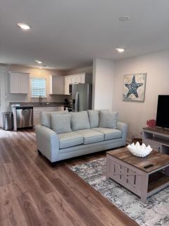 Chic Beach Home Near Airport Casino Base - 9
