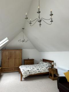 Charming King Bed Ensuite Studio in Peaceful West Challow - 3